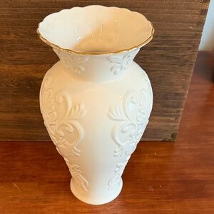 Lenox Georgian Ivory Vase Gold Trim
